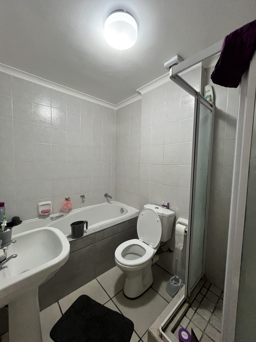 2 Bedroom Property for Sale in Sea Breeze Western Cape